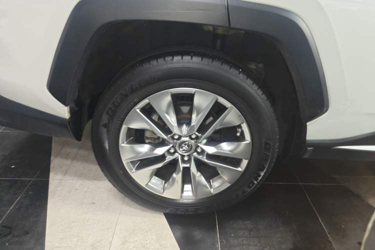 Used Toyota Wildlander 2020 2.0L CVT 4x4 Luxury Edition Right Rear Wheel Hub