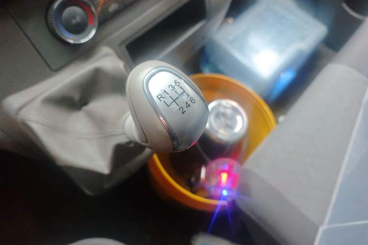 Used JAC Sunray 2017 2.0T Short-Wheelbase Mid-Roof StarTourer Light Commercial Van