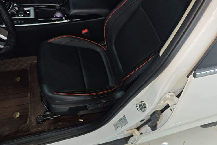 Used Kia Seltos 2023 1.5L CVT Luxury Edition Left Front Seat