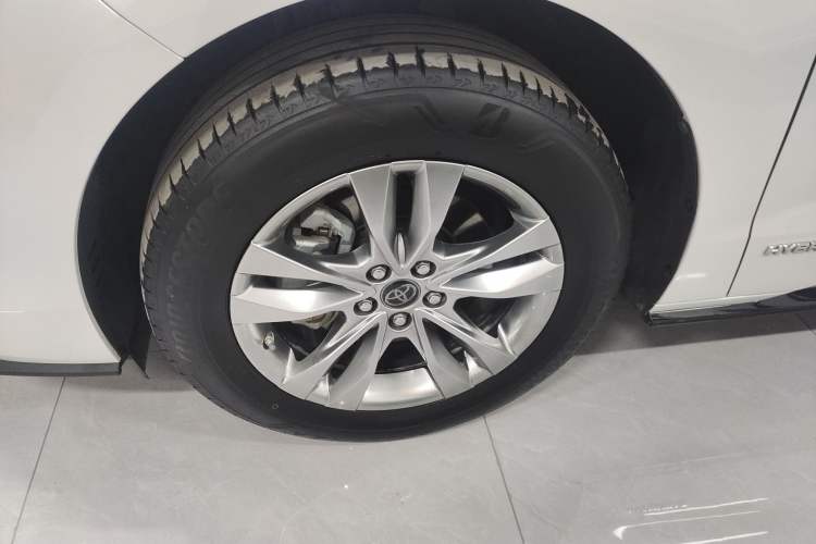 Used Toyota SIENNA 2023 2.5L Hybrid Luxury Edition Left Front Wheel Hub