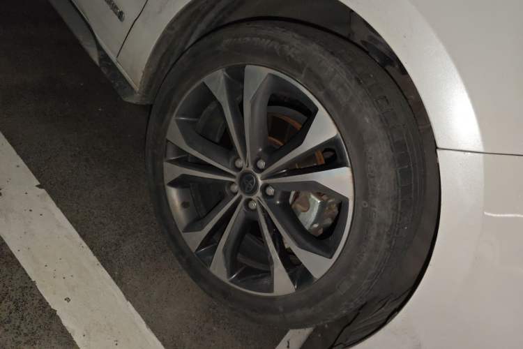 Used Toyota Granvia 2023 2.5L Hybrid Flagship VIP Edition Right Front Wheel Hub