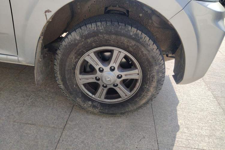 Used Great Wall Wingle 5 2023 "Dry Meal" Version 1.5T Gasoline Two-Wheel-Drive Advanced Large Double Right Front Wheel Hub