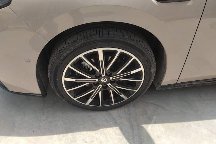 Used Leapmotor B01 2025 430 Comfort Edition Left Front Wheel Hub