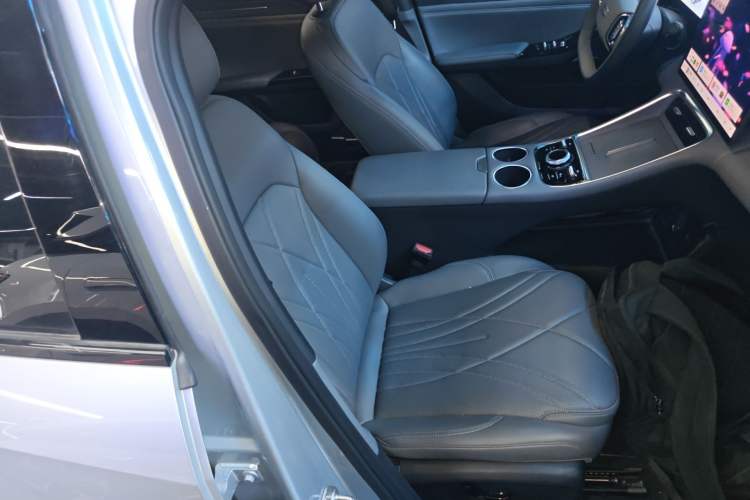 Used Geely Galaxy L6 2025 EM-i 140km Starship Edition
