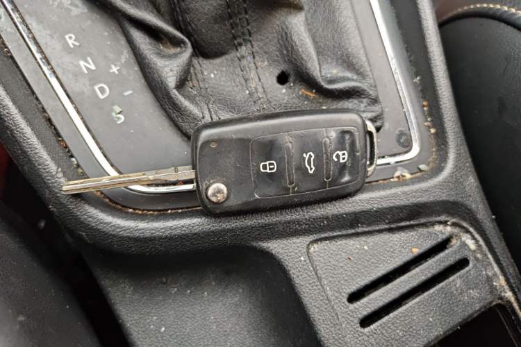 Used Volkswagen Lavida 2015 1.6L Automatic Comfort Edition Vehicle Key