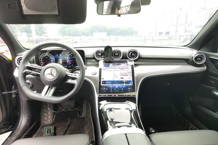 Used Mercedes-Benz C-Class 2024 Second Facelift C 260 L Sport Edition Center Console