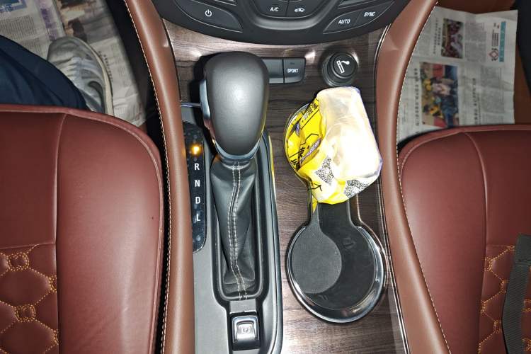 Used Buick Envision 2017 28T Four-Wheel Drive Elite Model Gear Lever