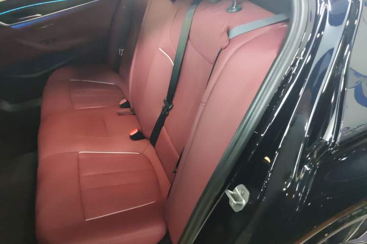 Used BMW 5 Series New Energy 2022 Second Facelift 535Le M Sport Package Left Rear Seat