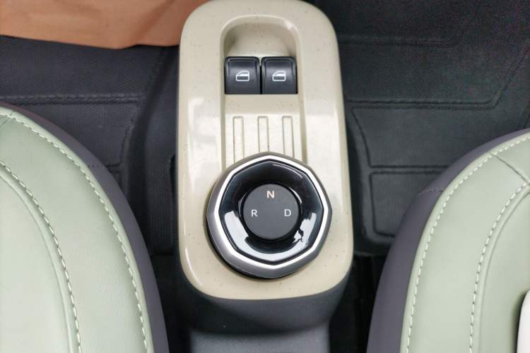 Used Geely Galaxy Panda 2024 200km Panda Rider Gear Lever