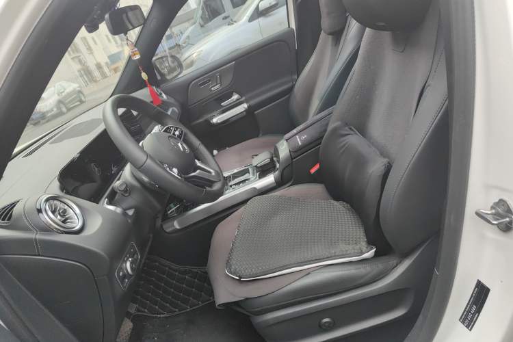 Used Mercedes-Benz GLB 2023 GLB 220 Fashion Model Left Front Seat