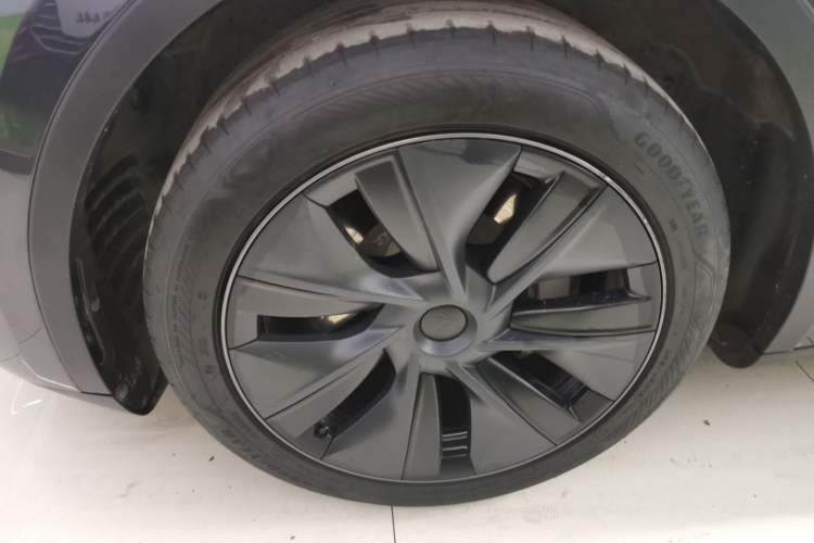 Used Tesla Model Y 2024 Rear-Wheel-Drive Version Exterior 4