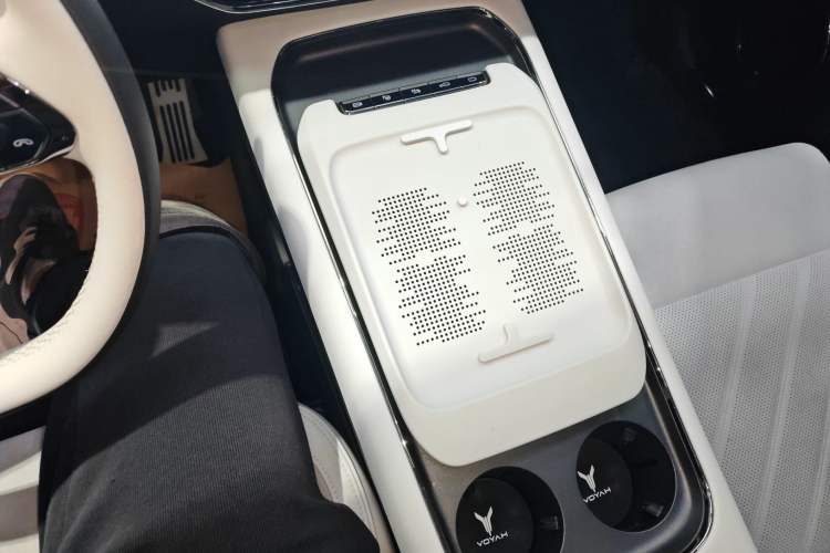 Used VOYAH FREE 2025 318 259 km All-Wheel-Drive Exploration Edition
