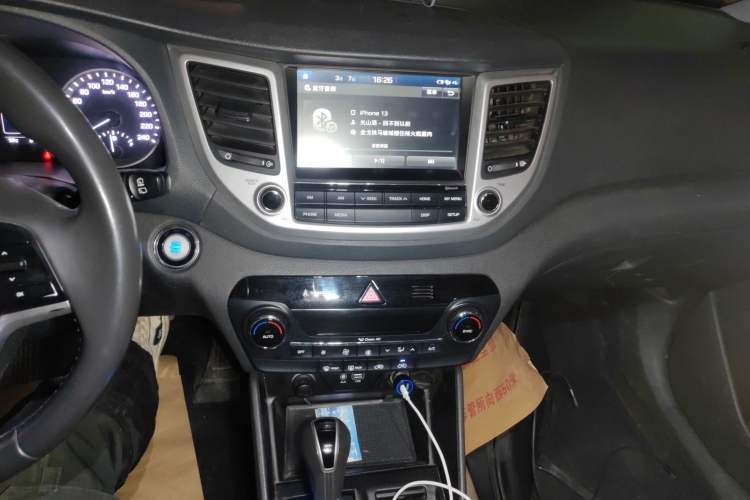 Used Hyundai Tucson 2015 1.6T Dual-Clutch Two-Wheel-Drive Leading Model
