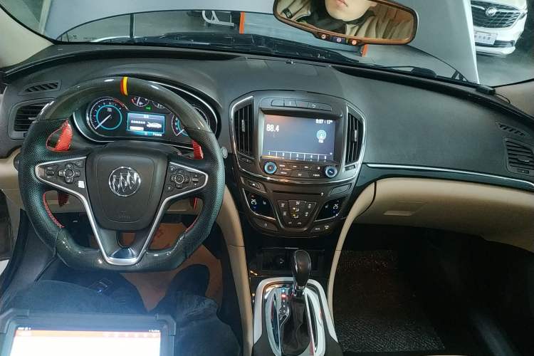 Used Buick Regal 2015 2.0L Elite Fashion Edition Center Console