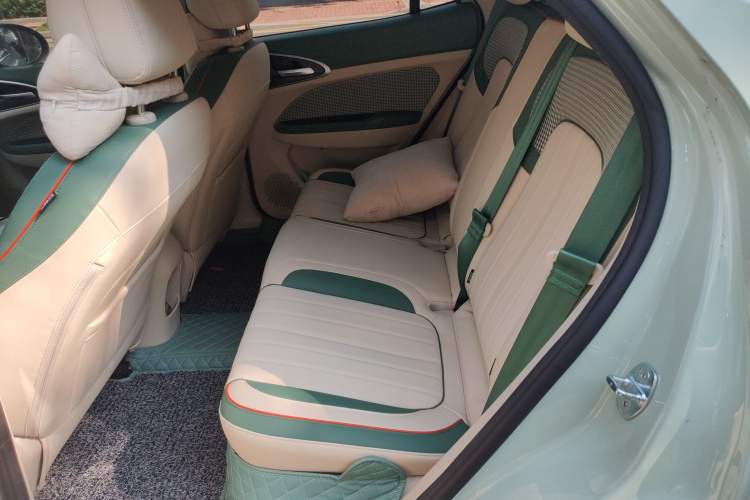 Used ORA Good Cat 2023 401 km Standard Range Luxury Version Lithium Iron Phosphate Left Rear Seat