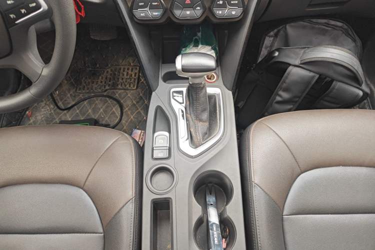 Used GAC Trumpchi GS4 2017 235T Automatic Two-Wheel Drive Elite Edition Gear Lever