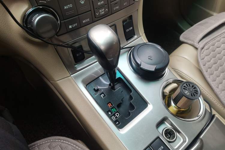 Used Toyota Highlander 2012 2.7L Two-Wheel Drive 7-Seater Luxury Edition
