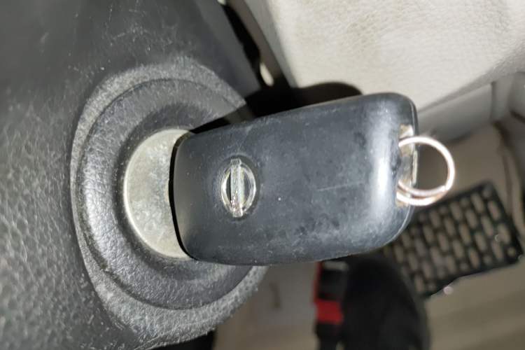 Used Venucia R50 2015 1.6L Automatic Fashion Edition
