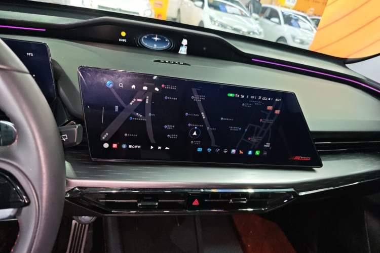 Used Oshan Z6 2022 Blue Whale 1.5T DCT Smart Navigation Model