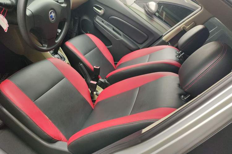 Used Venucia R50 2014 1.6L Automatic Splendid Edition
