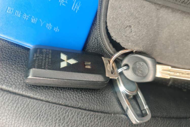 Used Mitsubishi Outlander 2013 2.4L Four-Wheel Drive Luxury Navigation Version 7 Seats
