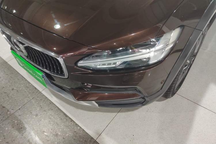 Used Volvo V90 2017 Cross Country T5 AWD Prestige Edition Left Front Headlight