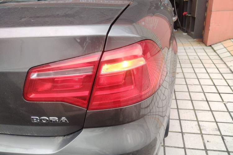 Used Volkswagen Bora 2014 1.6L Automatic Fashion Model Exterior 3