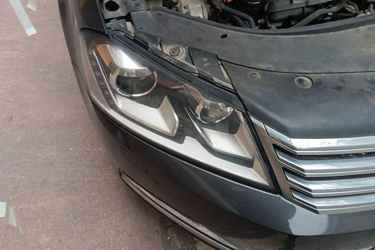 Used Volkswagen Magotan 2012 1.8TSI Comfort Model Right Front Headlight