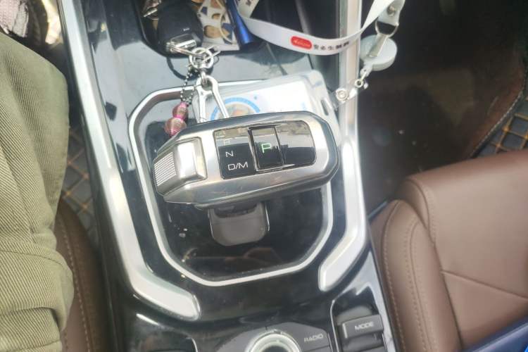 Used Haval H6 2017 Red-Label 1.3T Automatic Two-Wheel Drive ZhiShang Model Gear Lever