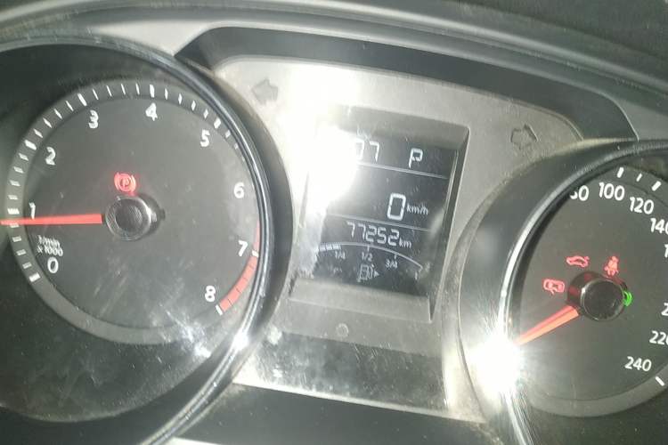 Used Volkswagen Bora 2016 1.6L Automatic Fashion Model Odometer Close Up