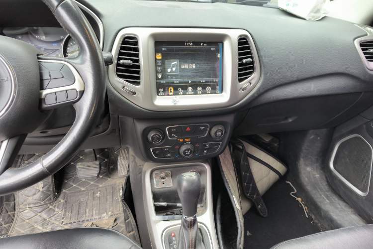 Used Jeep Compass 2017 200T Automatic Family Edition
