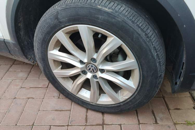 Used Volkswagen T-ROC 2019 230TSI DSG Two-Wheel-Drive Advanced Version China VI Standard Right Front Wheel Hub