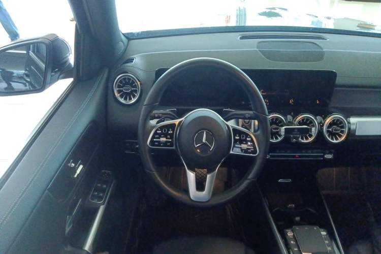 Used Mercedes-Benz GLB 2023 GLB 220 Sport Edition Steering Wheel