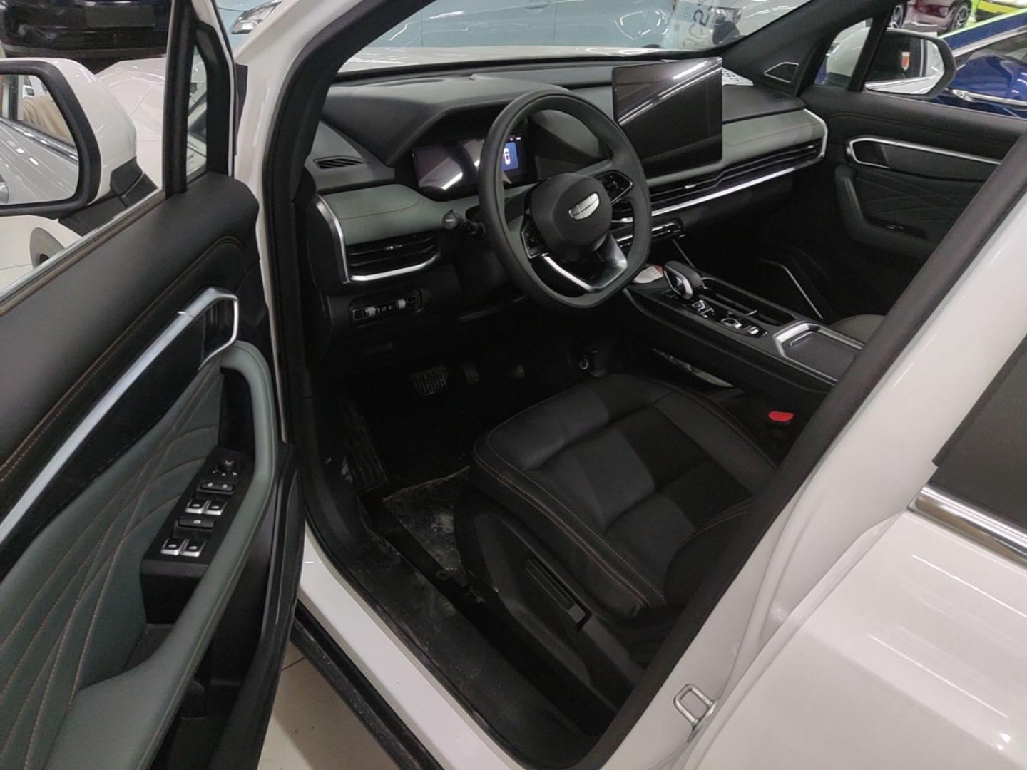 Geely Auto Haoyue L 2024 2.0T DCT Luxury Version — снимка 18