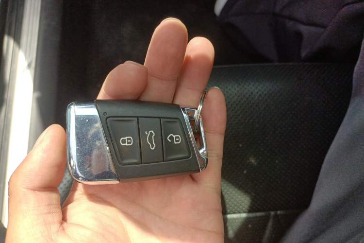 Used Volkswagen Passat 2020 Revised Version 330TSI Luxury Edition China VI Standard Vehicle Key