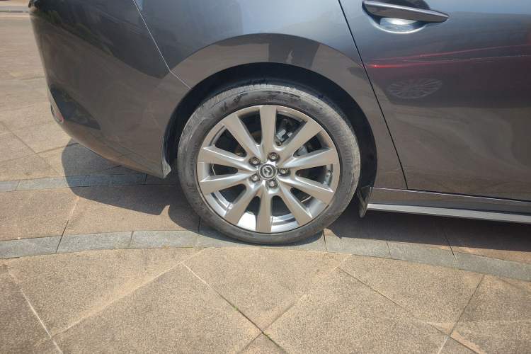 Used Mazda 3 Axela 2020 2.0L Automatic Zhiya Edition Right Rear Wheel Hub