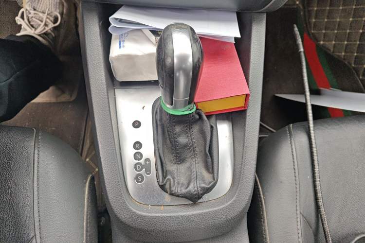 Used Volkswagen Sagitar 2014 Revised Version 1.4TSI Automatic Luxury Edition Gear Lever