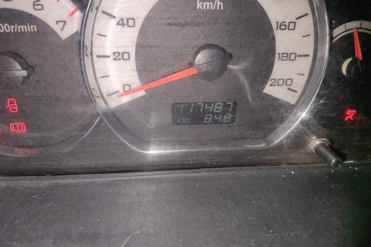 Used Wuling Hongguang 2013 1.5L S Luxury Model Odometer Close Up