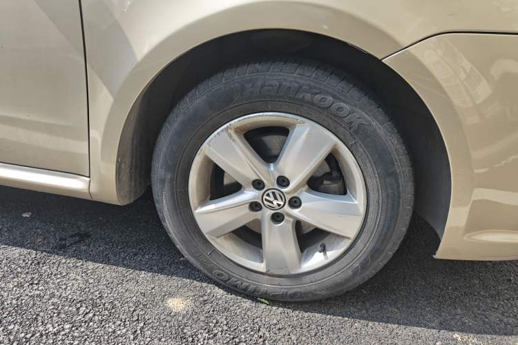 Used Volkswagen Lavida 2011 1.6L Manual Joy Version Right Front Wheel Hub