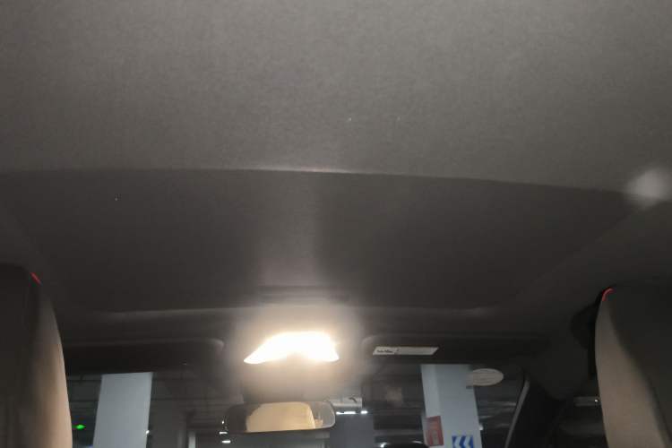 Used Toyota C-HR 2018 2.0L Leading with Sunroof China VI Standard Headliner