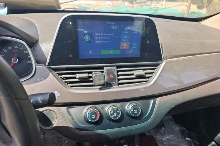 Used Baojun 310W 2017 1.5L Manual Comfort Version China V Audio And AC Panel