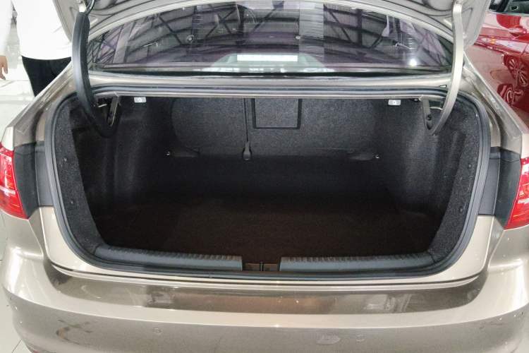 Used Volkswagen Sagitar 2017 1.6L Automatic Comfort Model Trunk