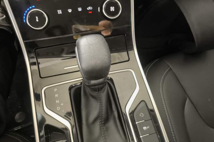Used Chery Arrizo 5 2019 Revised PRO 1.5L CVT Youth Edition China VI Standard Gear Lever