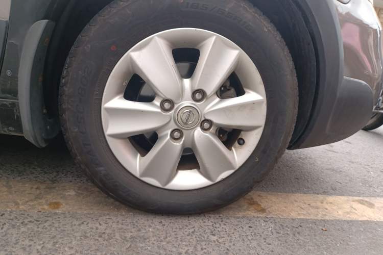 Used Nissan Livina 2010 Jingrui Edition 1.6L Automatic Smart High-End Model Right Front Wheel Hub