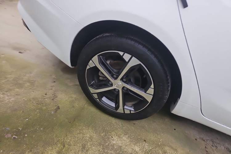 Used Geely Auto Emgrand L 2022 1.4T CVT Flagship Edition Right Rear Wheel Hub