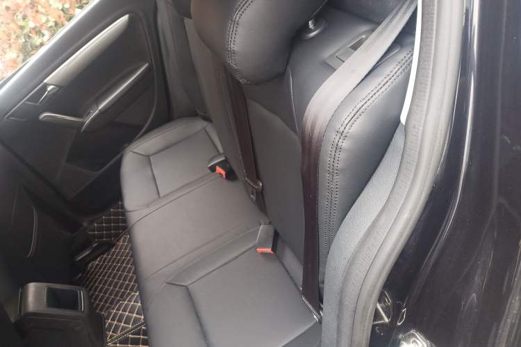 Used Volkswagen Lavida 2015 1.6L Automatic Fashion Edition Left Rear Seat