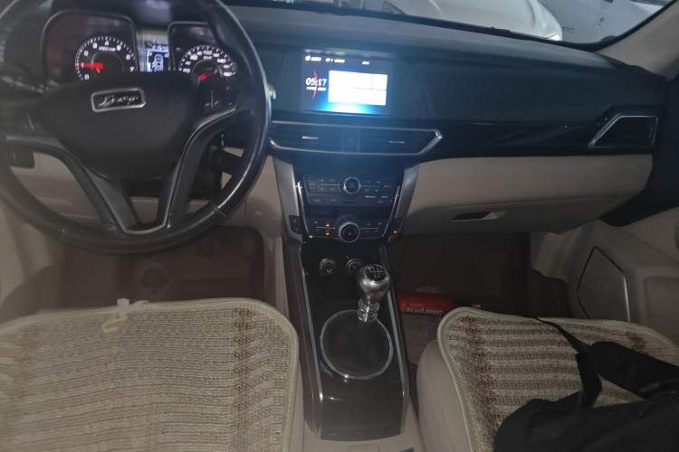 Used Zotye Domy X5 2017 Upgraded Model 1.5T Manual Luxury Version Gear Lever