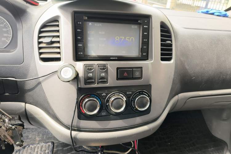 Used FORTHING Lingzhi 2013 V3 1.5L 7-Seater Luxury Model
