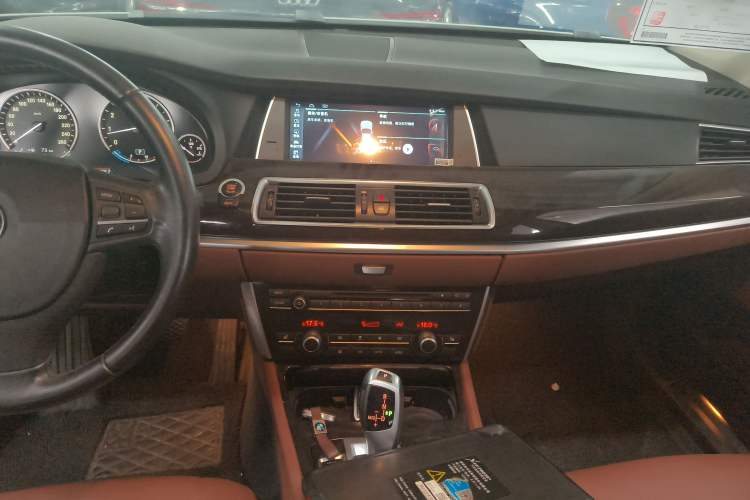 Used BMW 5 Series GT 2015 528i Leading Model