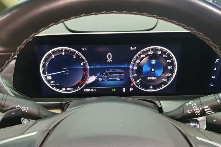 Used Buick GL8 2022 ES Landtrek 653T Luxury Edition